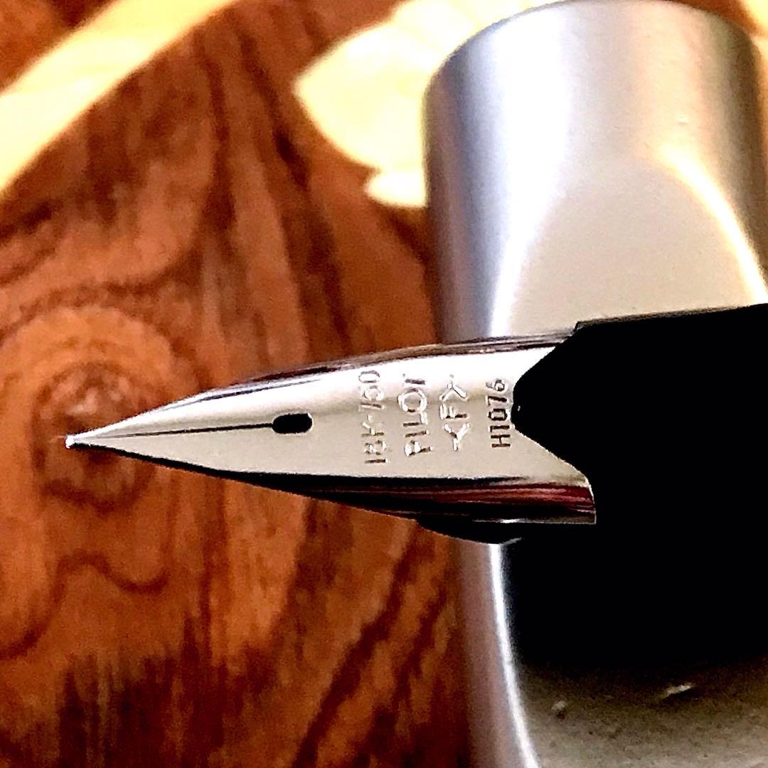 ☆最極上美品☆素晴らしいパイロットエリート万年筆格子柄（Ｆ)18K☆希少品