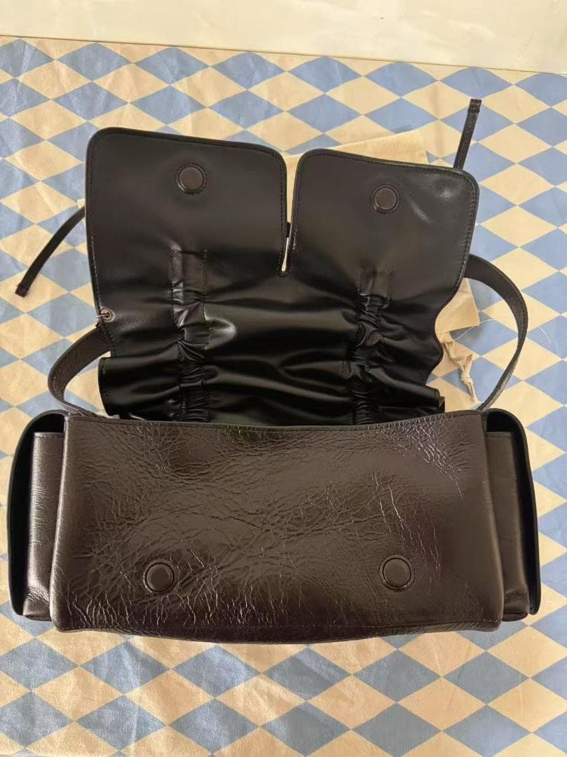 即日発送 Acne Studios ブラックレザーハンドバッグ