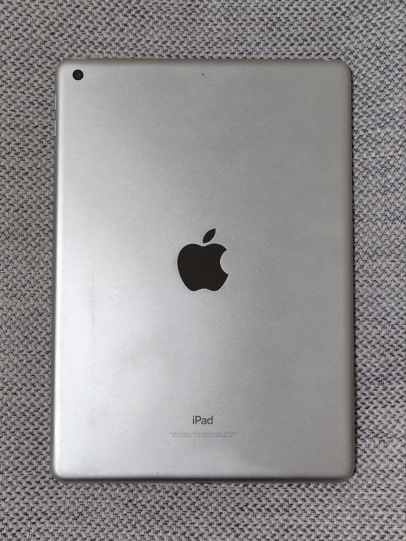 Apple iPad 第6世代 本体 Wi-Fiモデル　32GB　シルバー