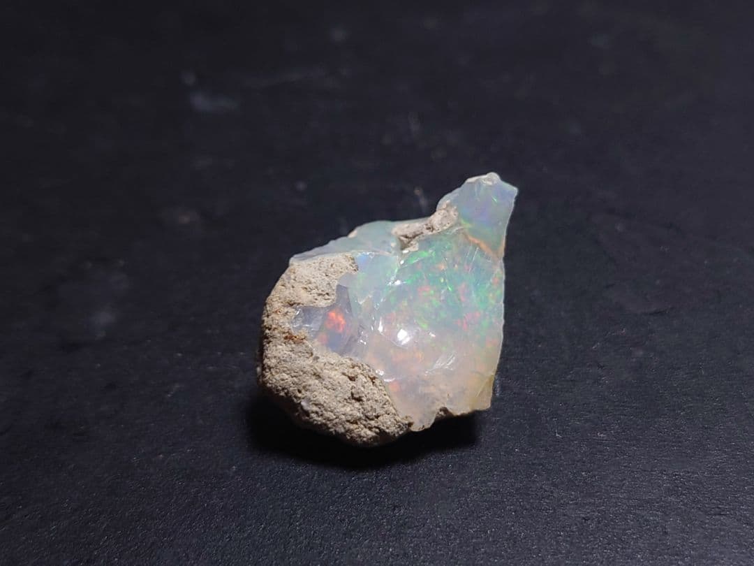 エチオピア　オパール　原石　鉱物標本　ジュエリーグレード　AAA