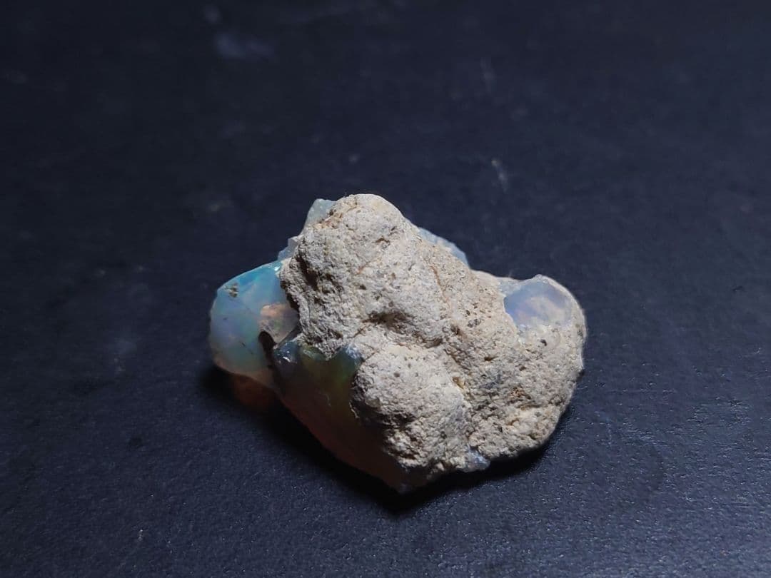 エチオピア　オパール　原石　鉱物標本　ジュエリーグレード　AAA