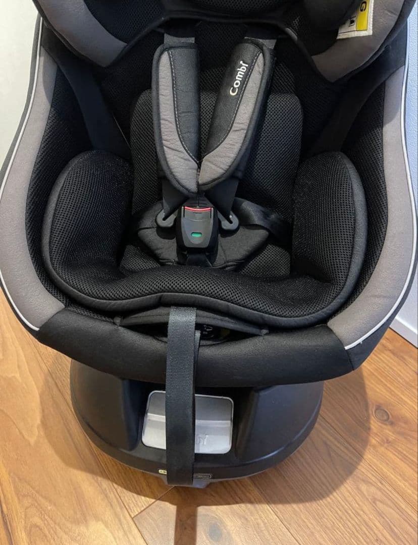 新生児対応　コンビ　クルムーヴ スマートエッグショック 回転式　チャイルドシート