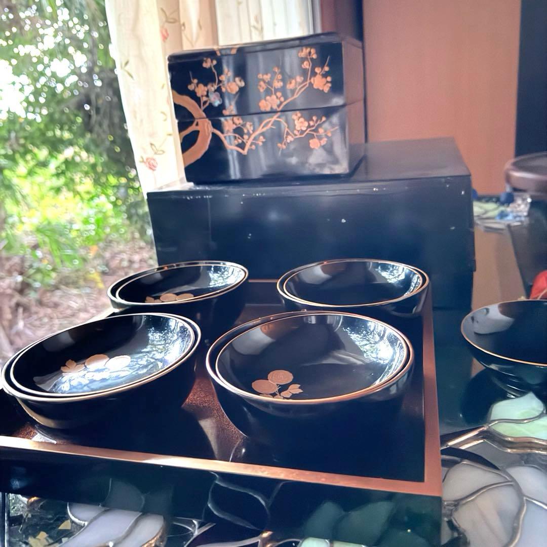 2215様感謝‼️めでたい吉兆JAPAN 特産　輪島塗天然木『菊&蝶』金縁黒椀2客