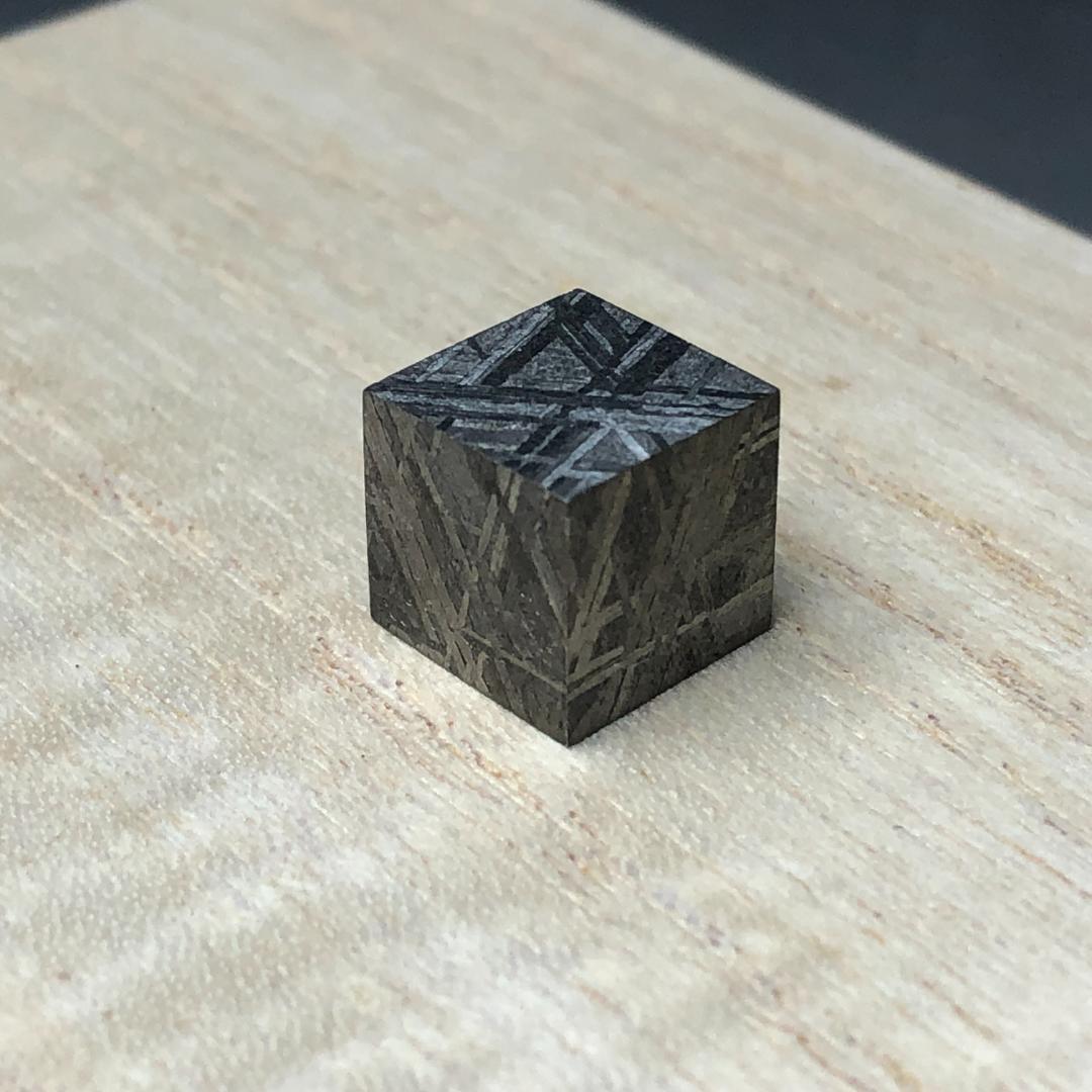 ハ*ル様 アルタイ隕石　 鉄隕石　ギベオン　原石　メテオライト 球体と立方体のセ