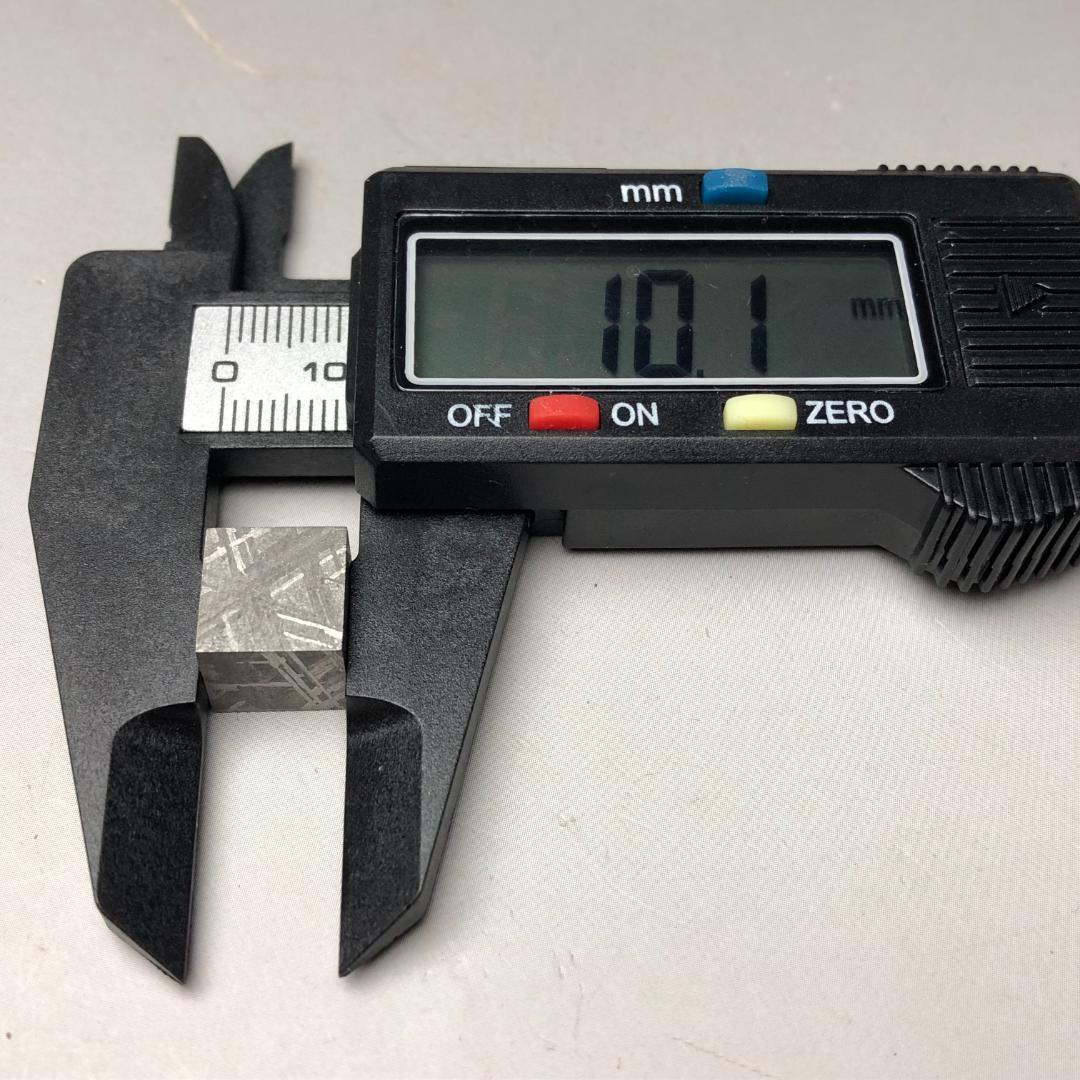 ハ*ル様 アルタイ隕石　 鉄隕石　ギベオン　原石　メテオライト 球体と立方体のセ