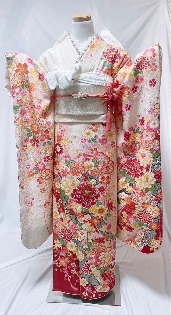 白地に赤とピンクの花柄 振袖フルセット　振袖　振袖セット　成人式　振袖6点セット