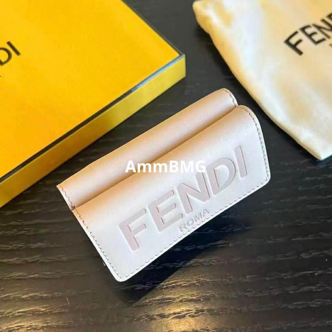 k*a様 新品10万 FENDI　エンボスロゴ 三つ折り財布 / コンパクト ウ