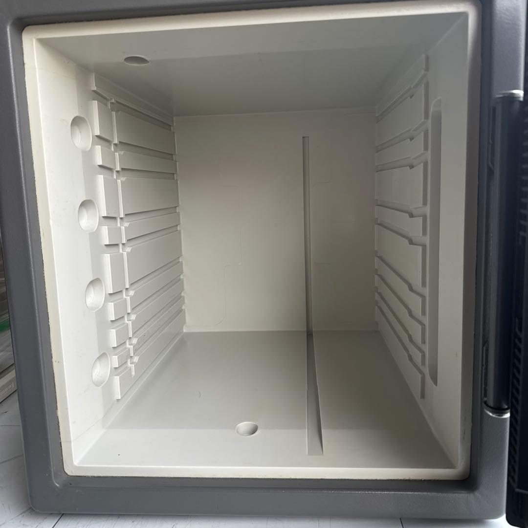 SentrySafe デジタル式耐火・防水金庫　テンキー式【A-165】