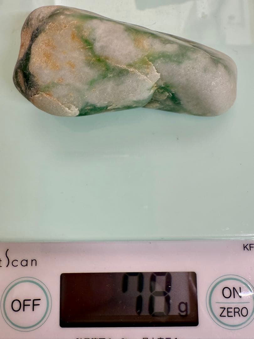 新潟県糸魚川市玉ノ木海岸産宝石質ヒスイ輝石岩