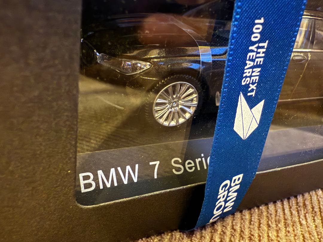 BMW 7 Series ミニカー ギフトボックス入り　1/43 ブラック
