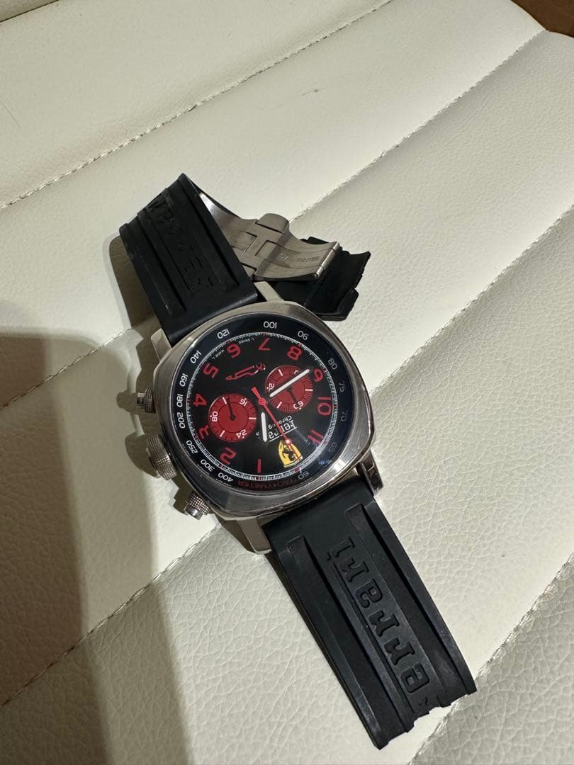 Ferrari ロゴ腕時計　ジャンク