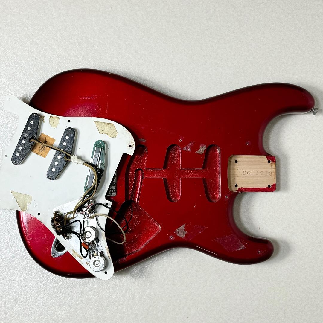 上位モデル Fender Japan ST57-95 ストラト ラッカー塗装