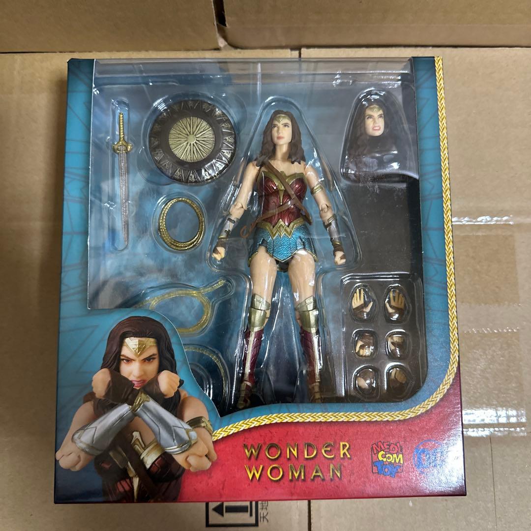 MAFEX ワンダーウーマン フィギュアNo.048