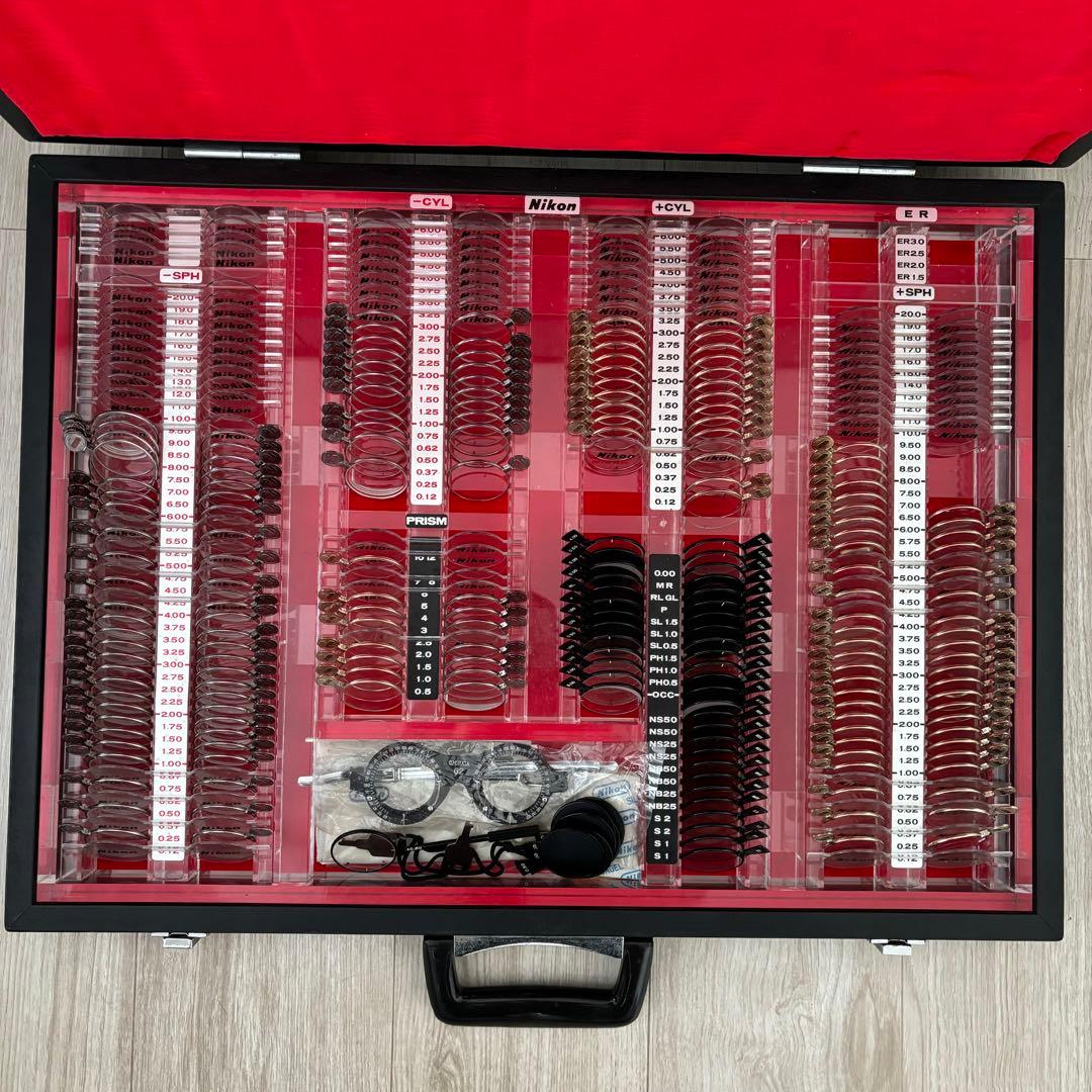 Nikon 検眼レンズセット　アタッシュケース入り　昭和レトロ　視力検査機
