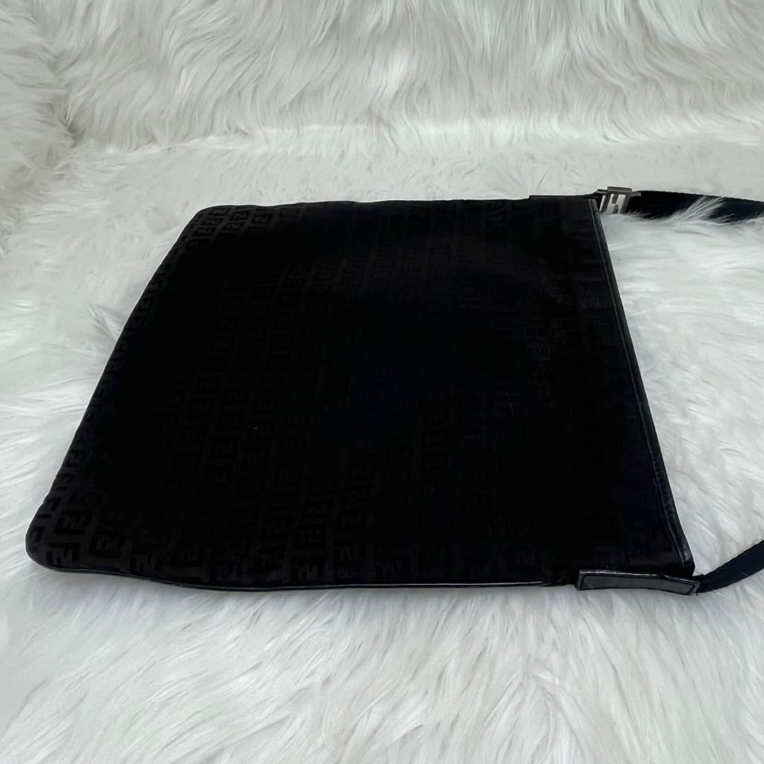 フェンディ　FENDI ズッカ ショルダーバッグ　キャンバス