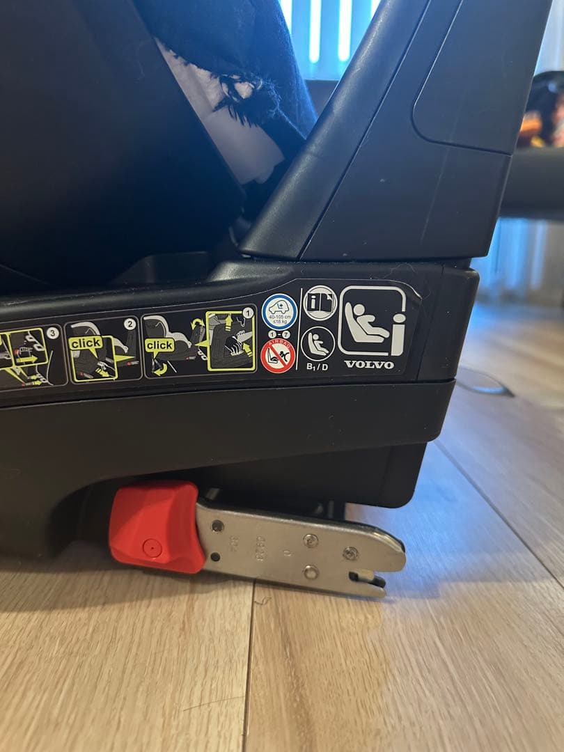 美品　純正VOLVO チャイルドシート　i-size ISOFIX対応