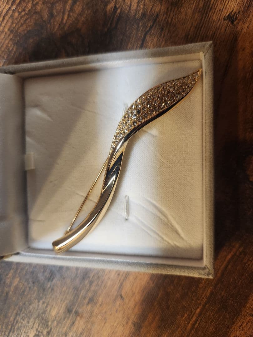 Christian Dior ゴールドリーフブローチ