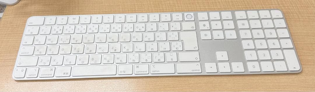 Touch ID搭載Magic Keyboard（テンキー付き、USB–C）