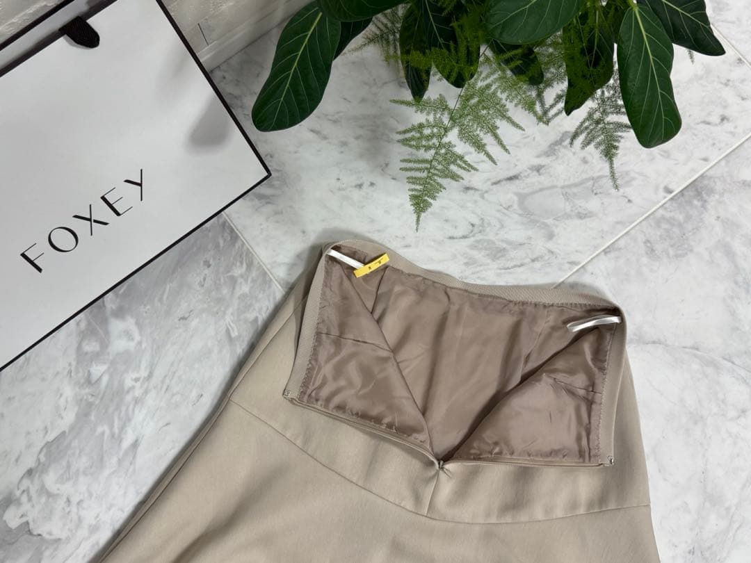 近年モデル★極美品★ANAYI フレアスカート ベージュ　38