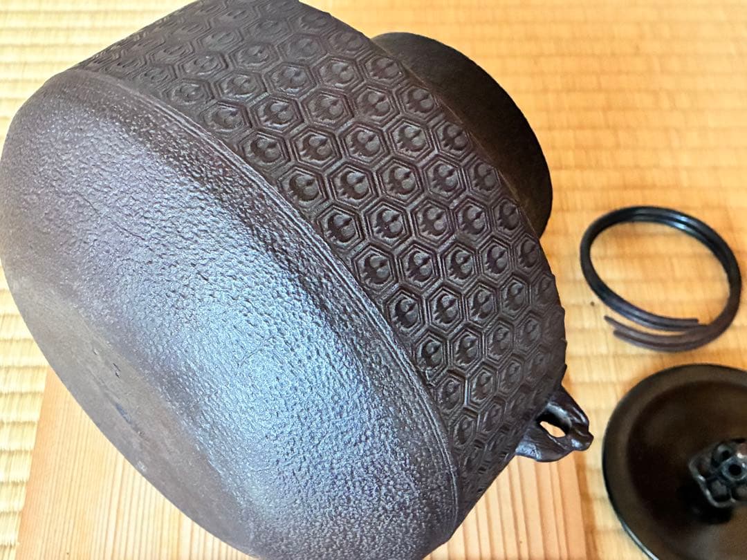 茶道具　『亀甲鶴紋 独楽釜』鉄製茶釜 人間国宝 高橋敬典造