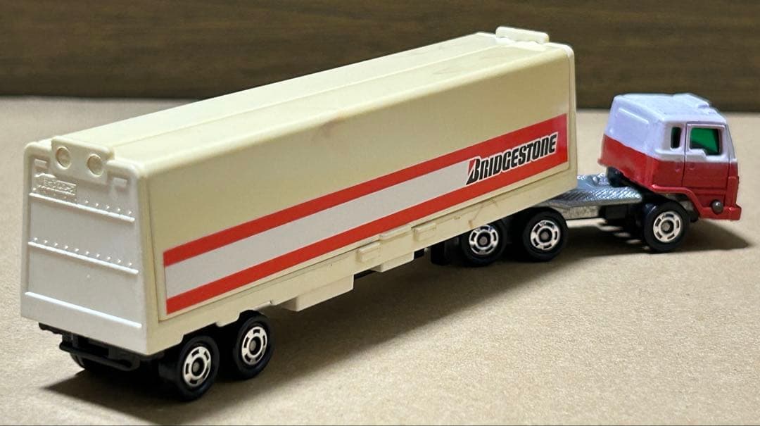 ロングトミカ L16 いすゞ V12 ウイングルーフトレーラー ブリヂストン