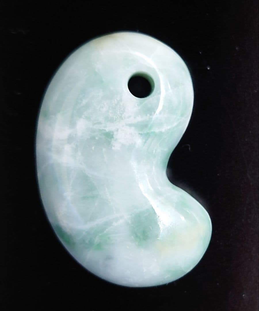 糸井川翡翠　勾玉