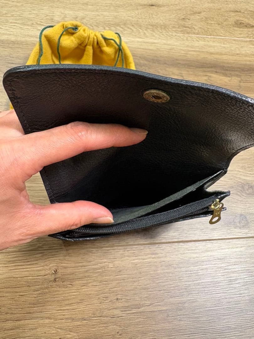 IL BISONTE ブラック二つ折り財布