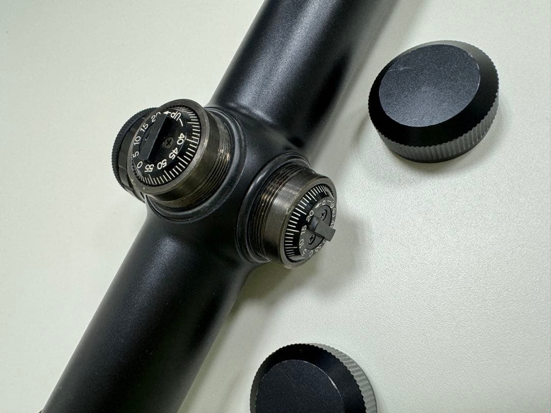 日本製　実銃用　スコープ　1ー4倍　Electro Visee II