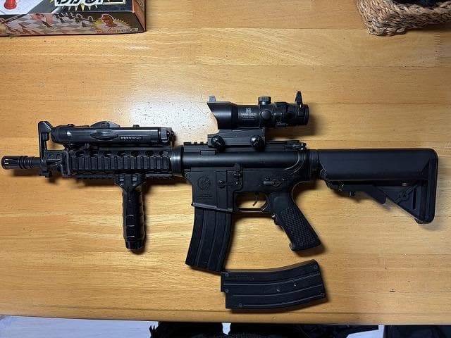 あ*き様 ジャンク扱い・10禁エアガンセット+ホルスター+ライフルケース等