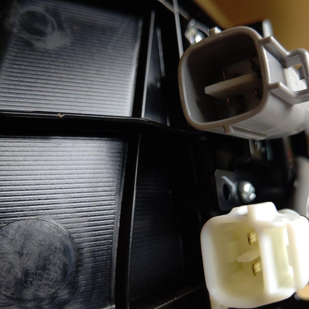 コイトLEDテールランプ左