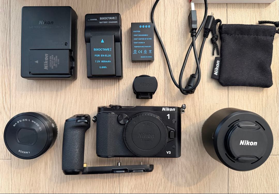 ニコンNikon1 v3 プレミアムキット　標準レンズ、ズームレンズ、おまけつき