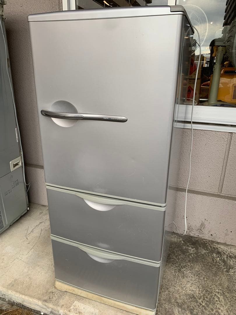 シルバー 3ドア冷蔵庫　サンヨー