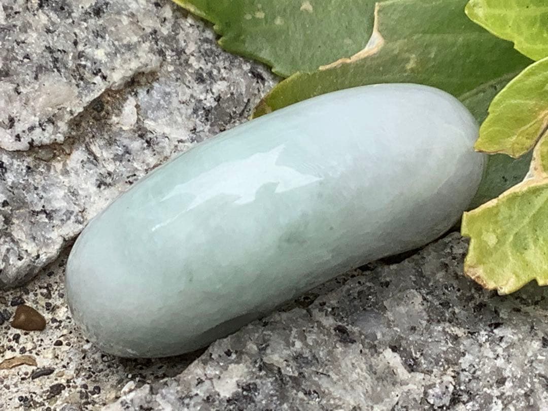 最低20万円以上の勾玉‼️御守り　糸魚川翡翠勾玉　商品に自信あり‼️鑑別書付本物を‼️