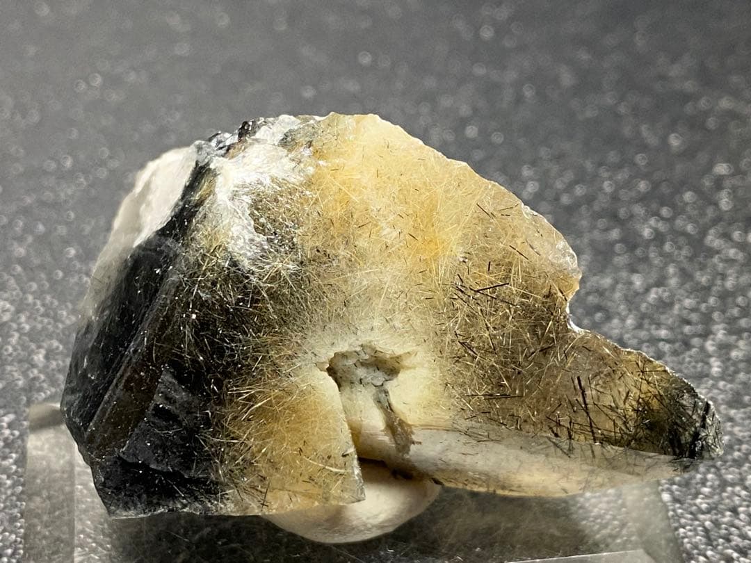 ザギ水晶　ザキ鉱山　ザギマウンテンクォーツ　ルチル入り　24.2g