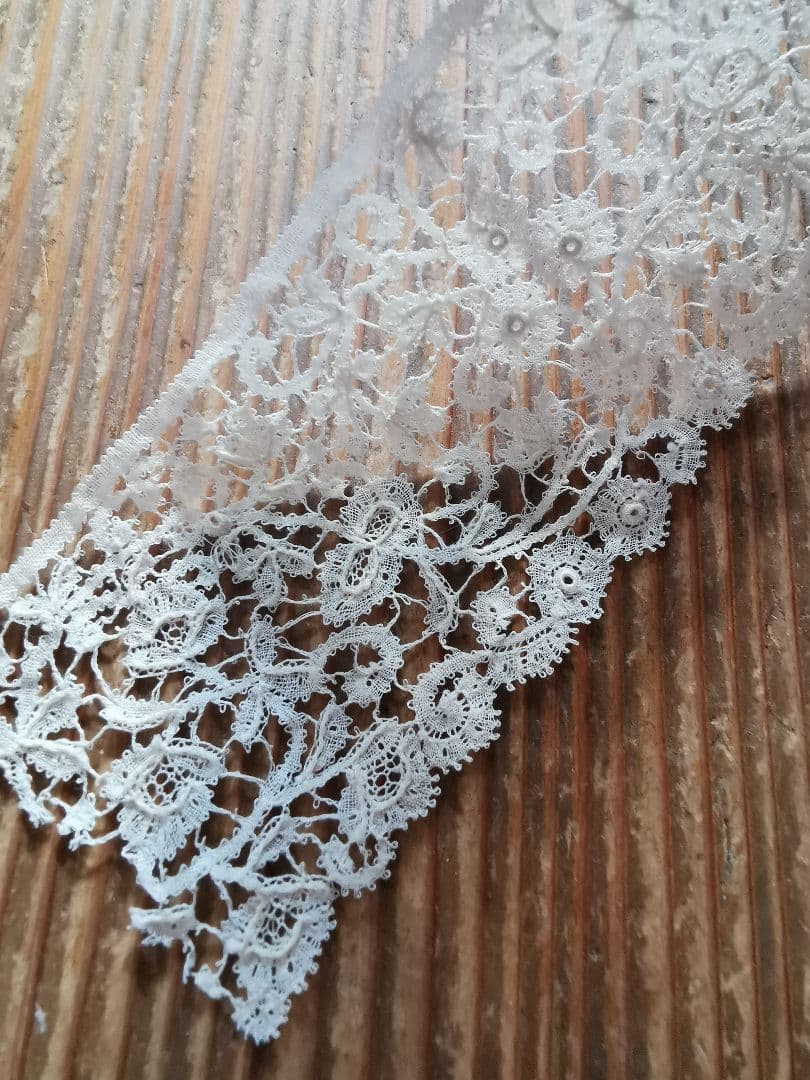 アンティークベルギー ロザリンペルレ 薔薇と小花のレース ニードル刺繍 額装品