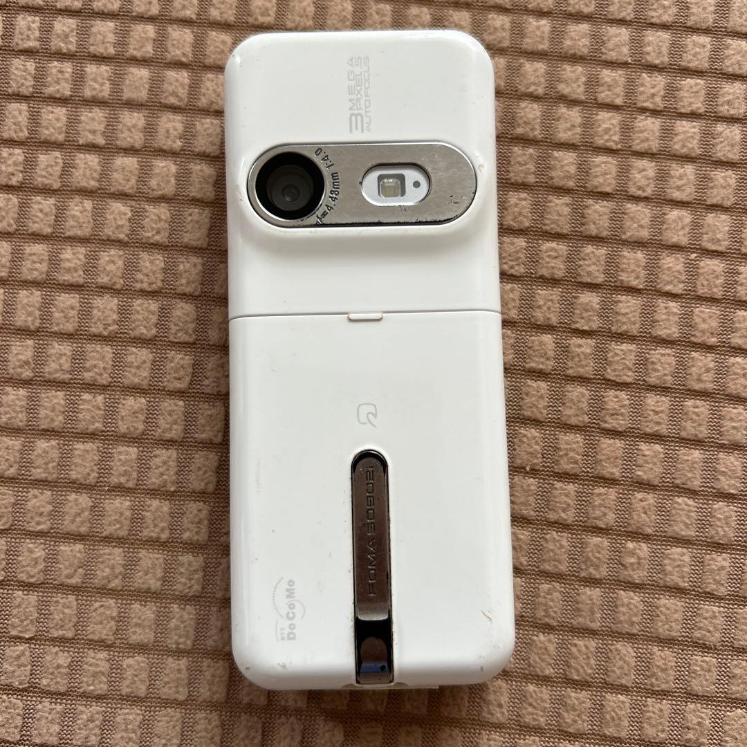ドコモ SO902i ホワイト　携帯電話