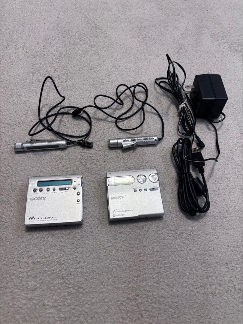 動作品 SONY シルバー ソニー MDウォークマン レコーダー　2台