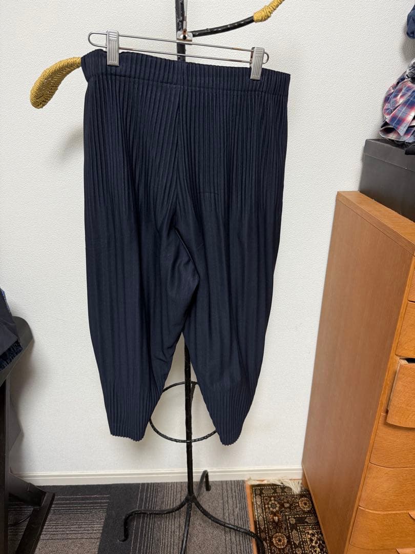 イッセイミヤケオムプリッセ　プリーツサルエルパンツ　3 濃紺