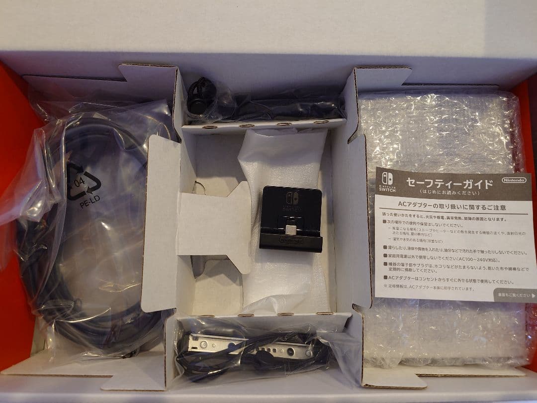 Nintendo Switch 本体+充電スタンド(フリーストップ式)