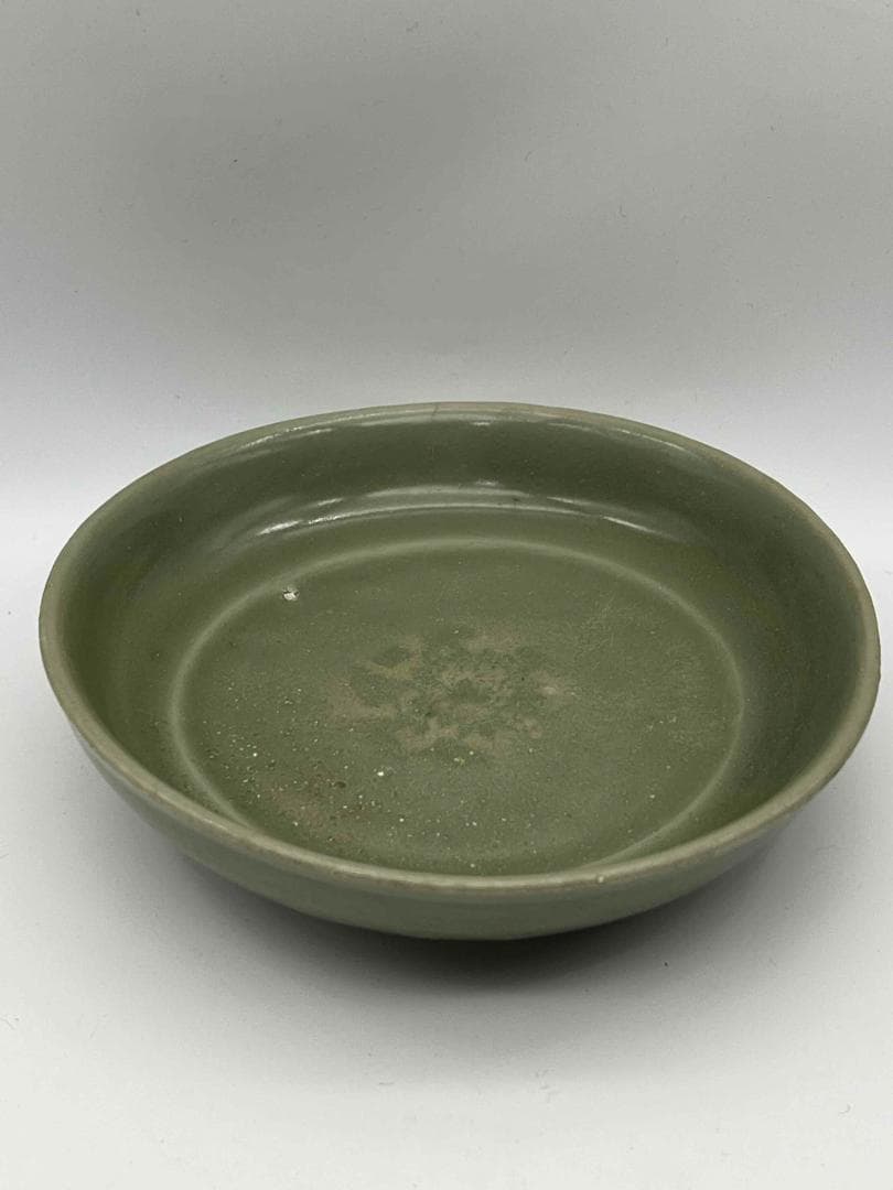 元時代　青磁　龍泉窯刻牡丹花盤　青磁皿　唐物　古賞物　時代物(E-84)