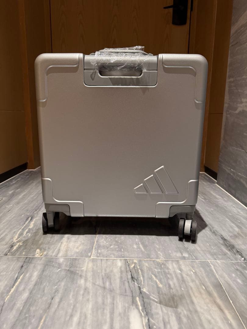 【非売品】機内持ち込み可 adidas キャリーケース スーツケース シルバー
