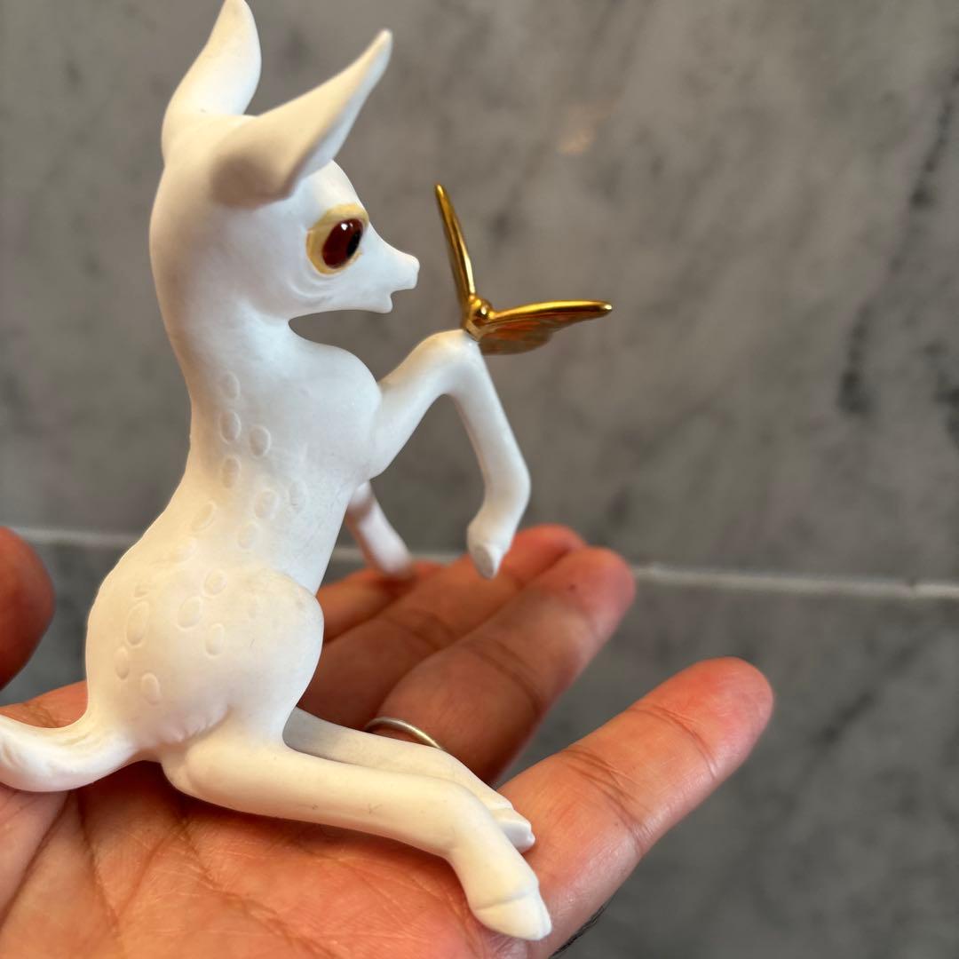 アメリカ70年代　生きているように美しい瞳と金彩の蝶々が素敵なバンビ陶器オブジェ