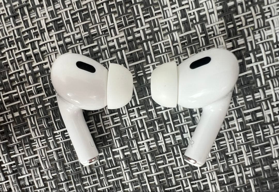 【早い者勝ち】AirPods Pro 2 本体、両耳、未使用充電ケーブルもセット