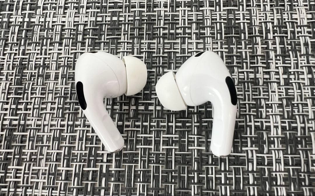 【早い者勝ち】AirPods Pro 2 本体、両耳、未使用充電ケーブルもセット