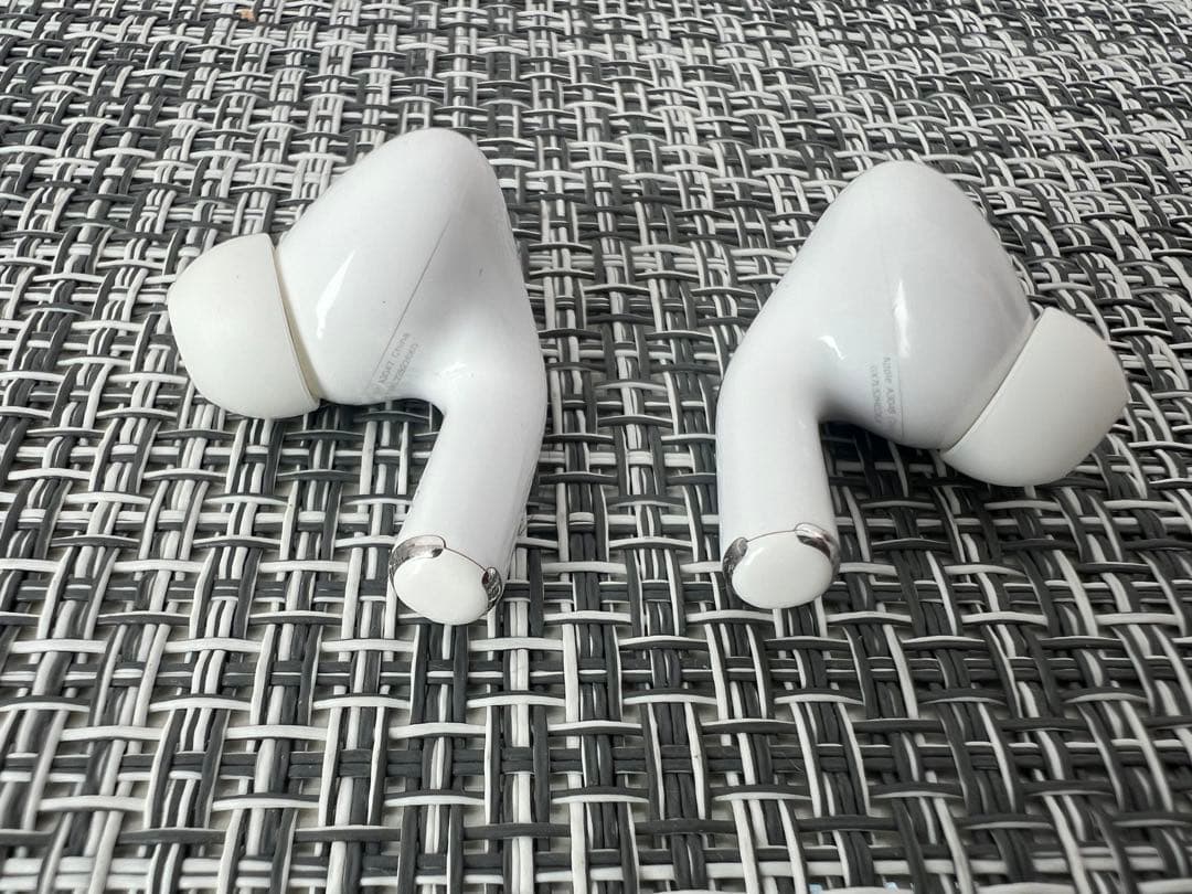 【早い者勝ち】AirPods Pro 2 本体、両耳、未使用充電ケーブルもセット