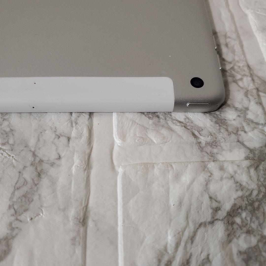 240 iPad 8世代 32GB SIMフリー シルバー