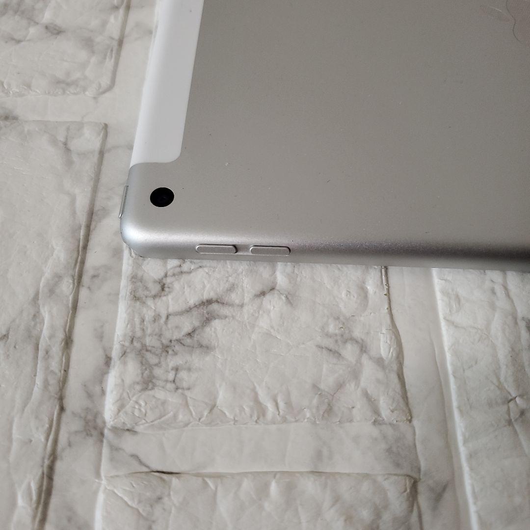 240 iPad 8世代 32GB SIMフリー シルバー