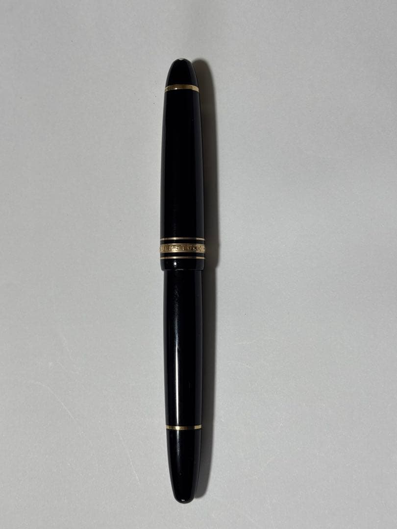 黒い万年筆 金色:星型キャップ