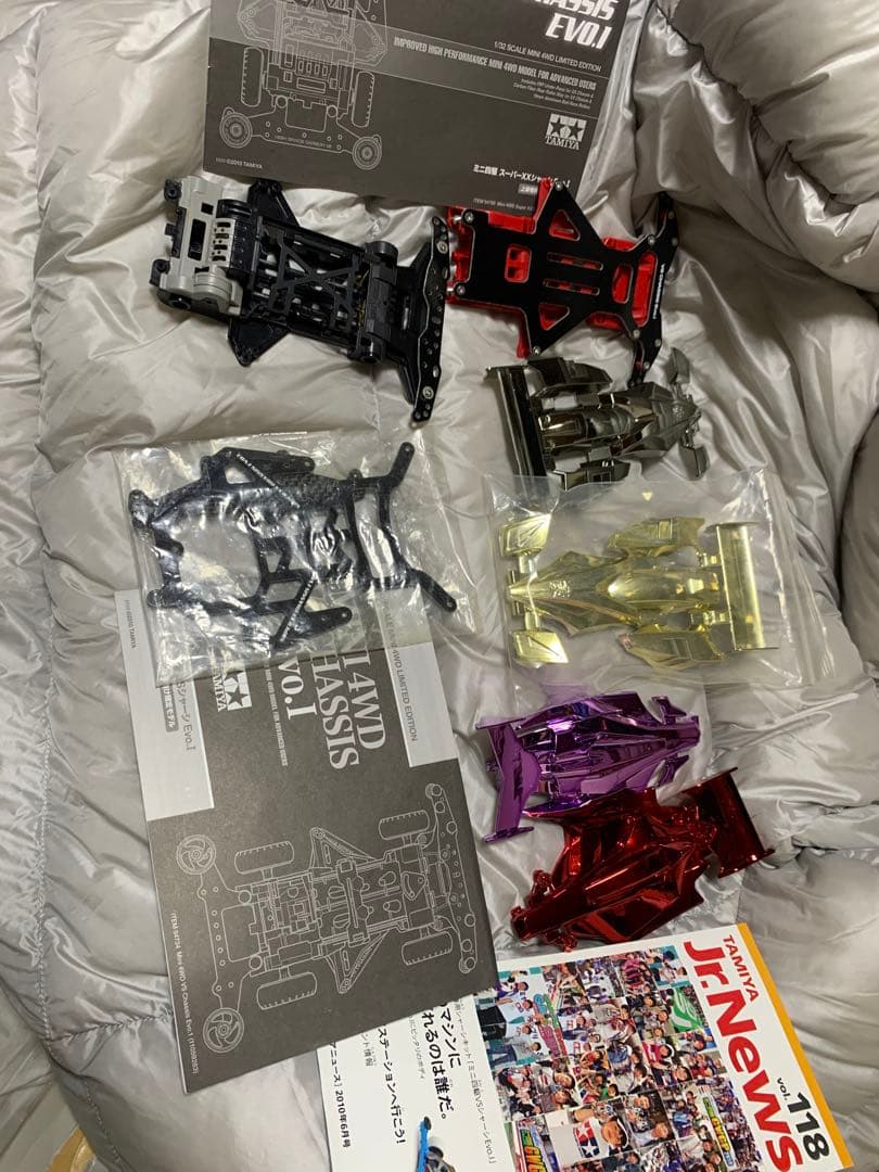 ミニ四駆 EVO.Iと ⅡカーボンシャーシⅠは仮組済　パーツ欠品有り