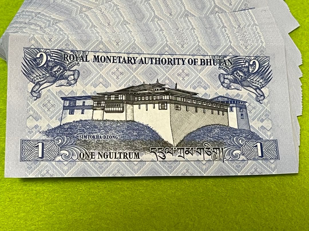 外国旧紙幣　ブータン紙幣　龍　1束　100枚連番　未使用　商品説明必読